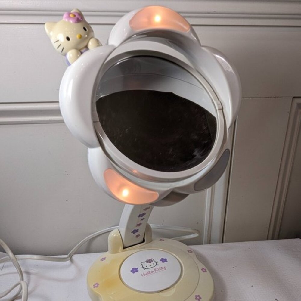 Hello Kitty Lighted Make-Up Mirror vanity magnifying electric‎ folding Emerson